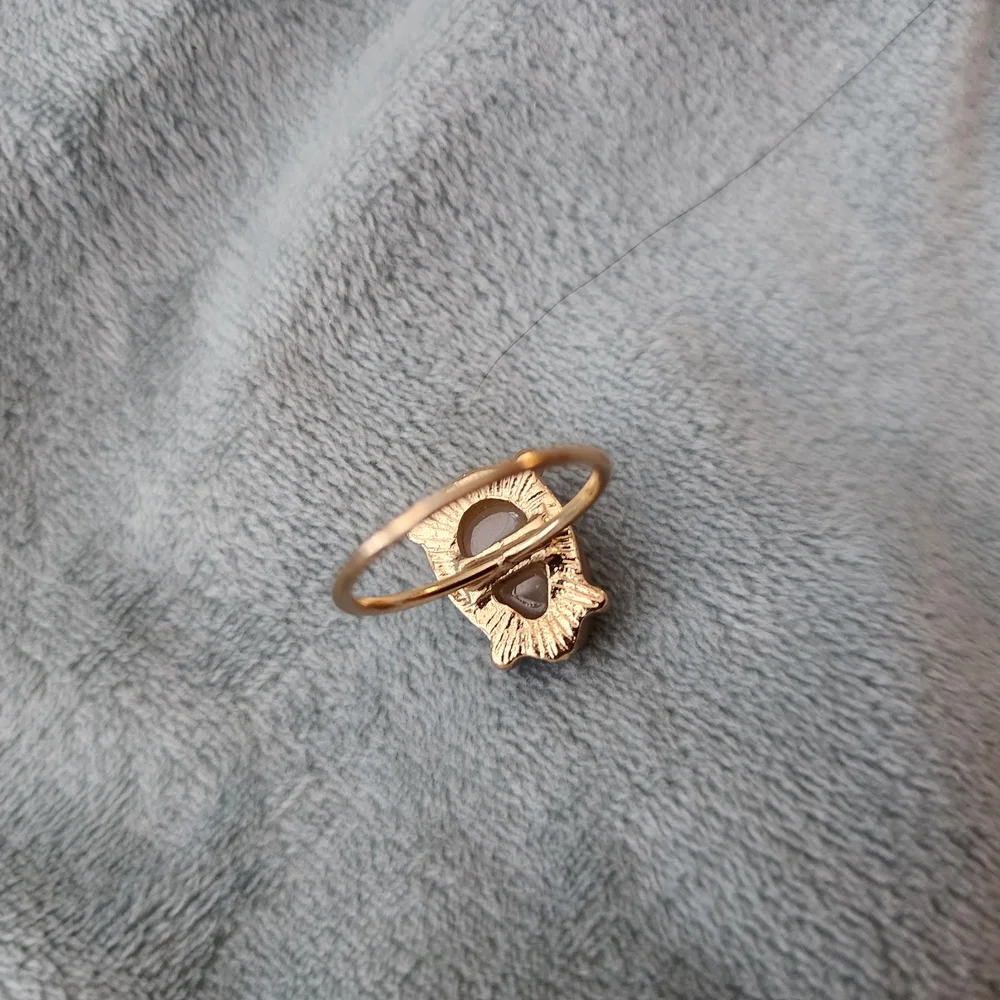 Size 6 Gold Tone Dainty Band Geode Stone Ring